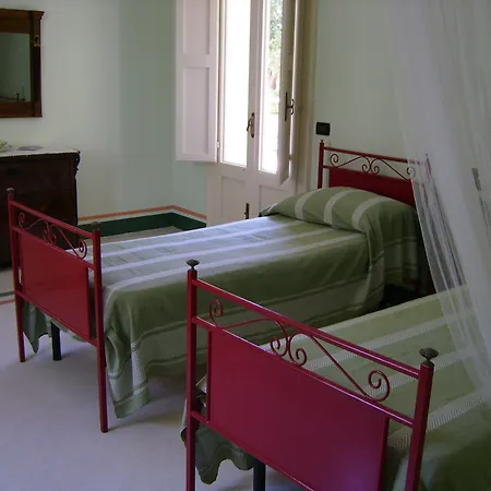 Bed & Breakfast Antico Aranceto 3*